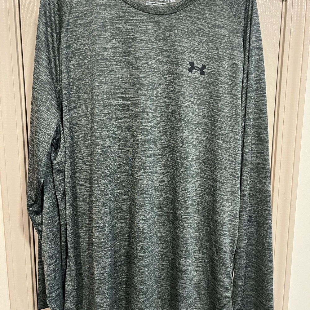 Under Armour Men's Heathered Charcoal Gray Long Sleeve Performance Shirt